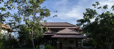 PhukeLaguna 4 bedrooms thai  pool villa 