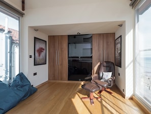 Roof-top snug with TV & fantastic sea views | Jacob’s Rest, Cromer