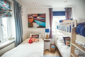 Triple room with single bed and bunkbeds.