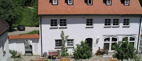 Remise Nr.  12
 Cafe und 3 Ferienwohnungen,
