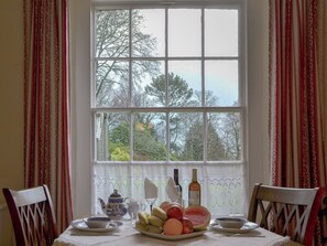 Charming dining area | Isolda’s - Lanwithan Manor Apartments, Lostwithiel