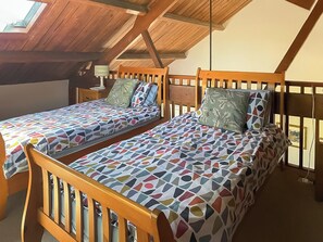 Twin bedroom | Swan - Caves Farm Barns, Near Ely