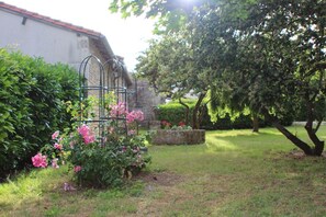 Dans le jardin privatif