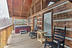 Private Deck | Hot Tub