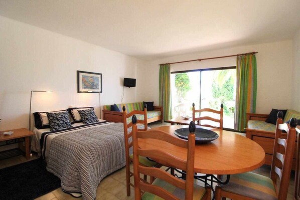 Lounge / Bedroom - Studio Apartment at São Rafael Beach – Albufeira