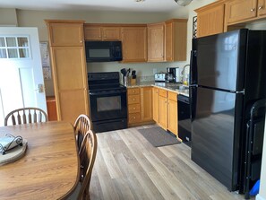 Full kitchen and dining area for 6