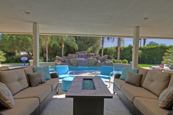 Private outdoor covered Living Area, with fire table for those chilly evenings.