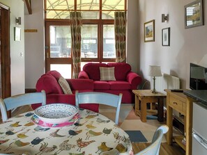 Living room/dining room | Heron - Caves Farm Barns, Near Ely