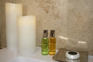 Bathroom amenities