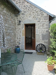 Fully Renovated Cottage With Terrace And Garden