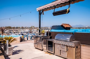 Roof Deck BBQ & Wet Bar