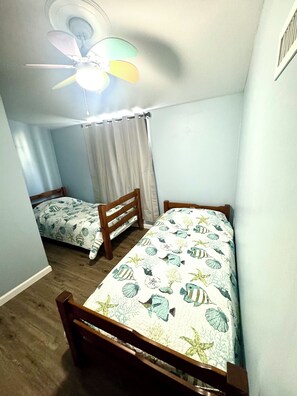 First Floor Bedroom, 2 Twin Beds