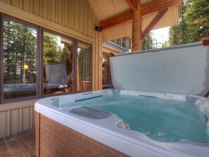 Bain à remous extérieur