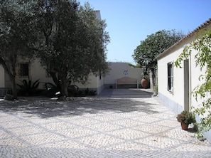 Exterior front courtyard