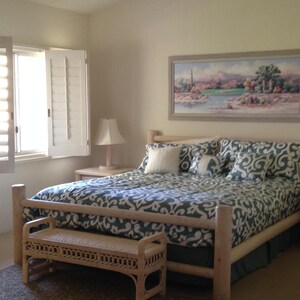 Upstairs master with king size bedroom,  high cielines and beatiful fairway view