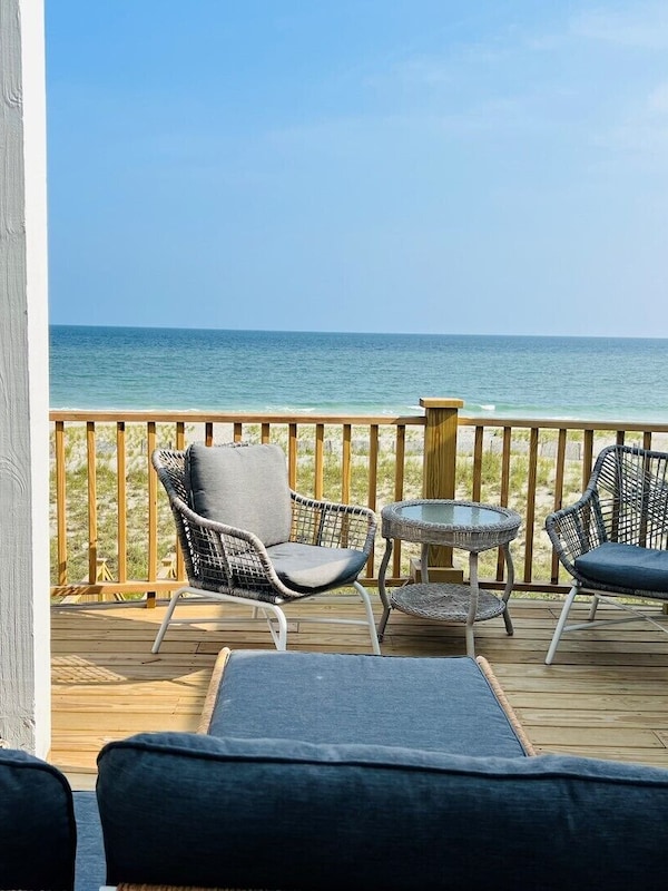 Upper Level Living Area Deck