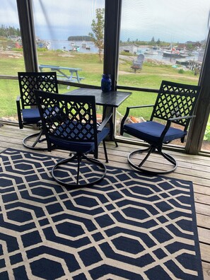 Screened in porch