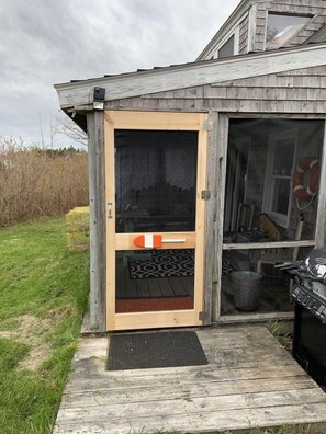 Screened in porch 