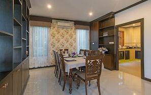 Baan Ari, 12 Person Private Villa