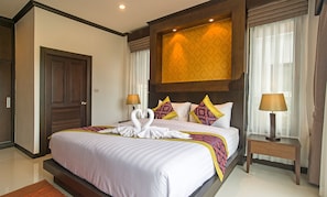 Baan Ari, 12 Person Private Villa