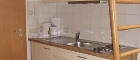 Appartement Holzknecht 4 Personen, 24qm, Dusche, WC, Wohn- Schlafraum kombiniert-Holzknecht Küche