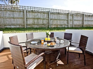 Decked area with outdoor seating | Sea Glimpses - Glendorgal, Newquay