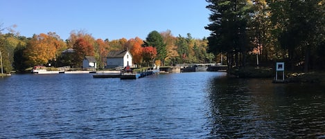 Davis Lock which connects Lake Opinicon and Sand Lake