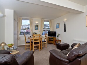 Living area | 2 Fishermans Loft - Fisherman&rsquo;s Loft, Brixham