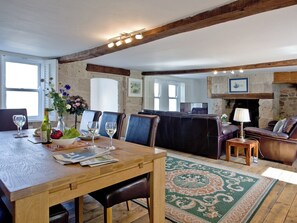 Spacious living and dining area | Elizabethan House, Portland