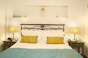 Aloni Villa Air Conditioned Bedroom