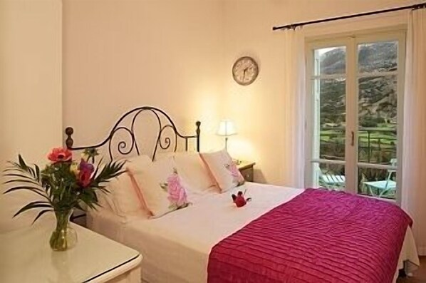 Aloni Villa Air Conditioned Bedroom