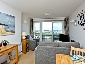 Open plan living space | 16 Belvedere Court, Paignton