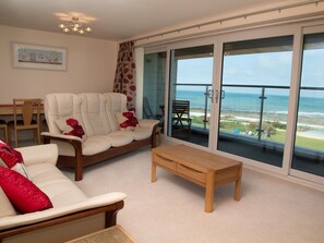 Living area | Apartment 5 Latitude 51 - Latitude 51, Westward Ho!