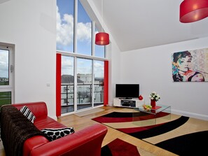 Living area | Poseidon Penthouse - Bredon Court, Newquay