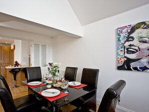 Dining Area | Poseidon Penthouse - Bredon Court, Newquay