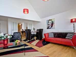 Living room/dining room | Poseidon Penthouse - Bredon Court, Newquay