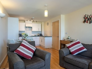 Spacious open-plan living areas | 8 Belvedere Court - Belvedere Court, Paignton