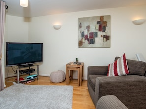 Welcoming living area | 8 Belvedere Court - Belvedere Court, Paignton