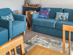 Comfortable living area | 3 Linden Court - Linden Court, Brixham