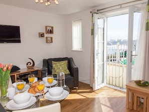 Open plan living space | 1 Harbour View - Harbour View, Newquay