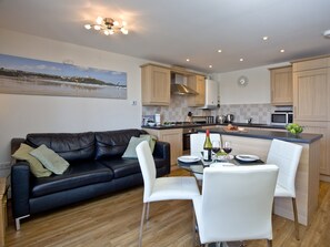 Open plan living space | 1 Harbour View - Harbour View, Newquay