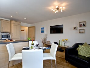 Open plan living space | 1 Harbour View - Harbour View, Newquay