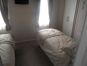 Twin Bedroom with good size wardrobe & wall mounted tv/dvd