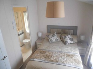 Double bedroom with ensuite & wall-mounted​ TV & large walk in wardrobe 