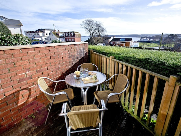 Sitting-out-area | 1 Roundham Heights, Paignton