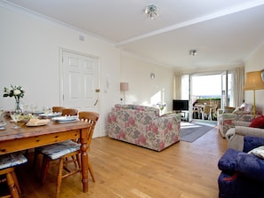 Open plan living space | 1 Roundham Heights, Paignton