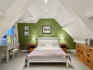 Tranquil double bedroom  | 8 Old School Mews, Shanklin
