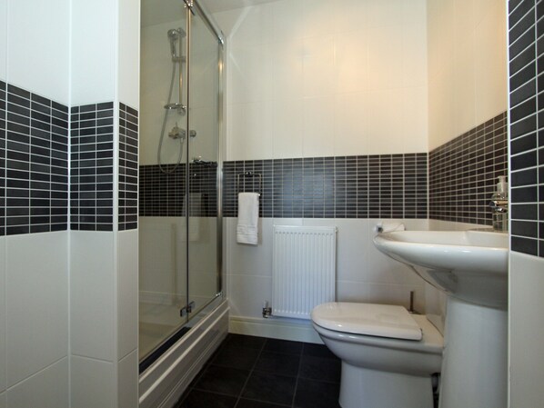 En-suite | 6 Jubilee Close, Padstow