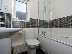 Bathroom | 6 Jubilee Close, Padstow