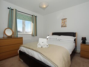 Tranquil double bedroom | 6 Jubilee Close, Padstow